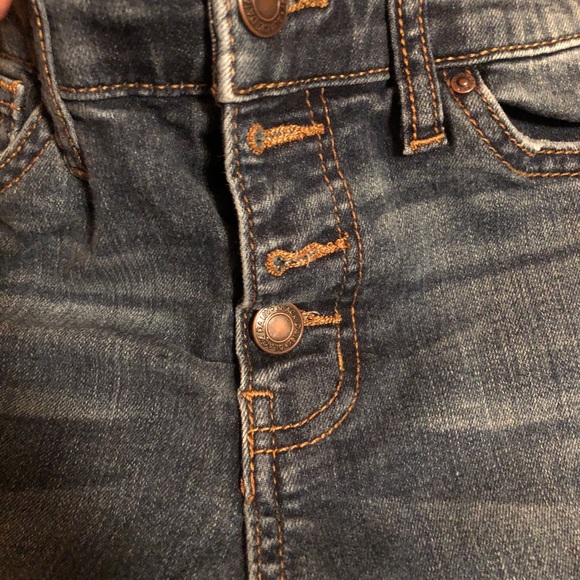 BLACK DAISY DISTRESSED JEANS - Picture 4 of 8